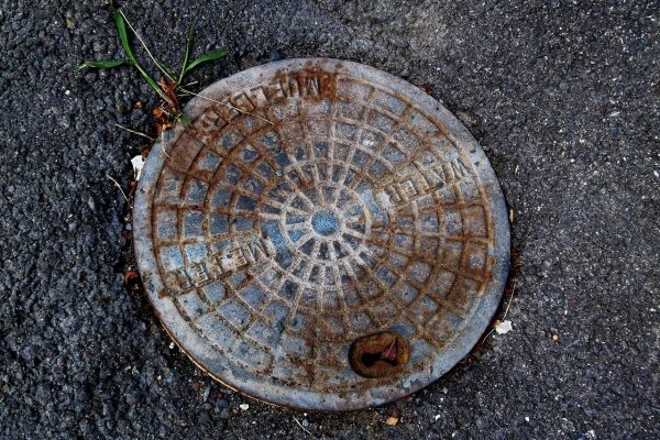 manhole-cover-2723518_1280